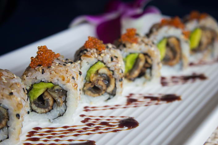 MA9. Avocado unagi maki
