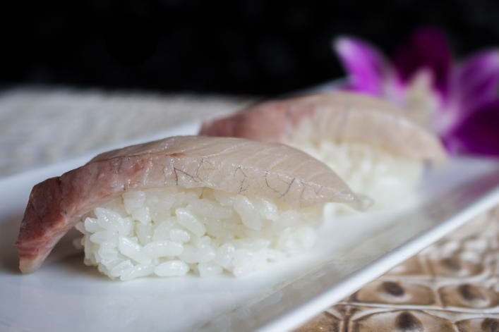 Ni4. Hamachi nigiri